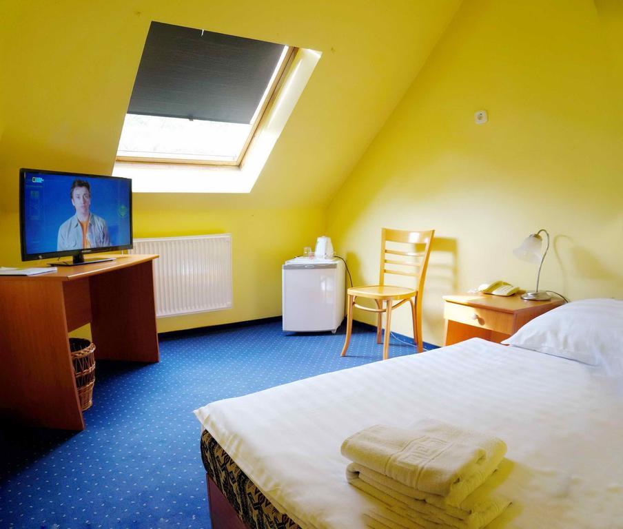 גיור Corvin Hotel מראה חיצוני תמונה