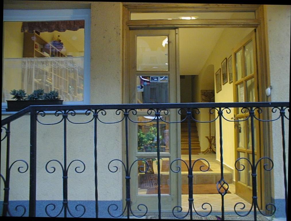גיור Corvin Hotel מראה חיצוני תמונה