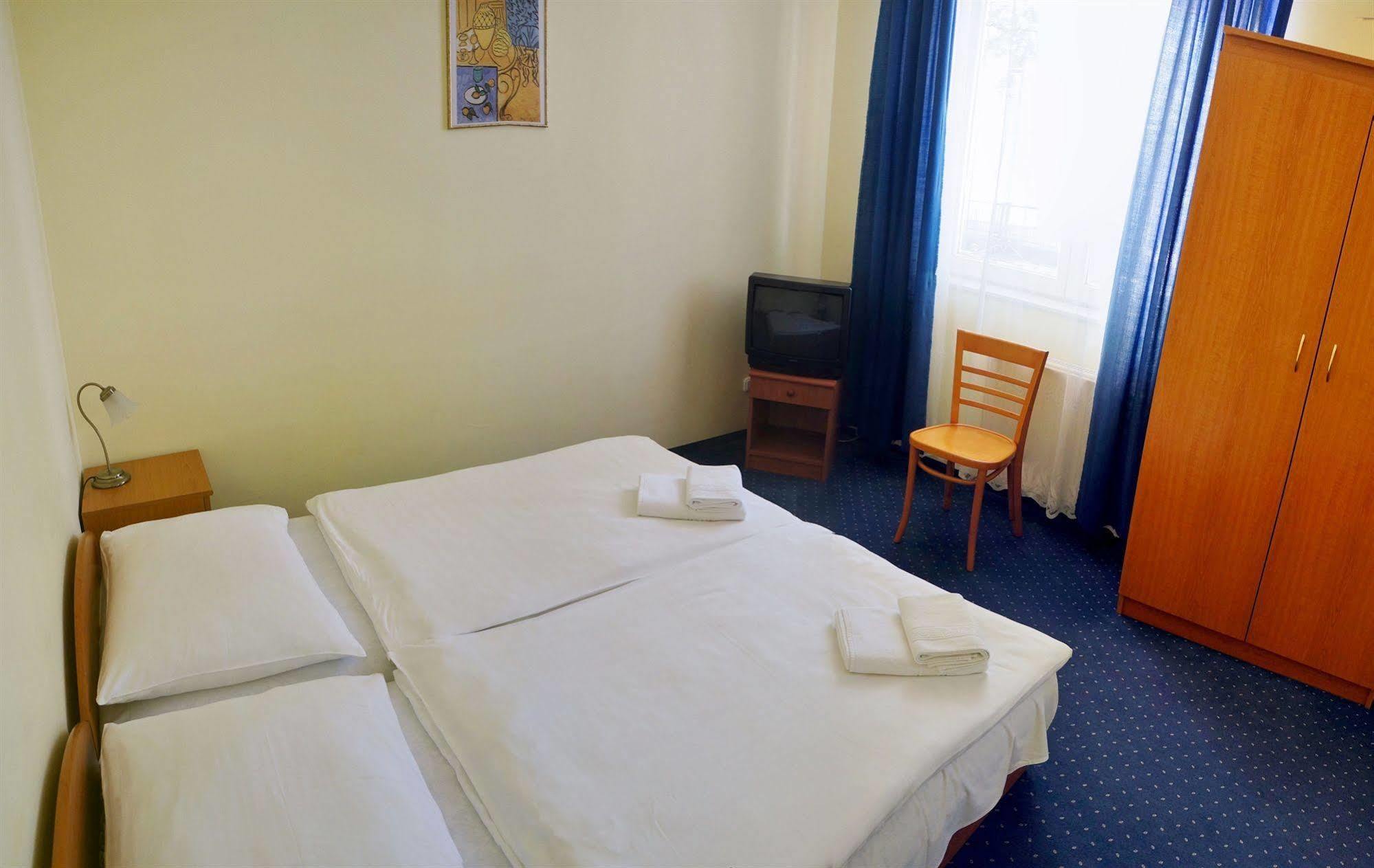 גיור Corvin Hotel מראה חיצוני תמונה